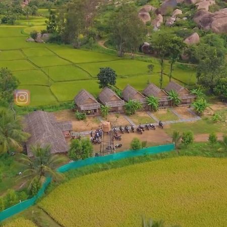 Om Shanti Om Home Stay & Cafe Hampi Esterno foto