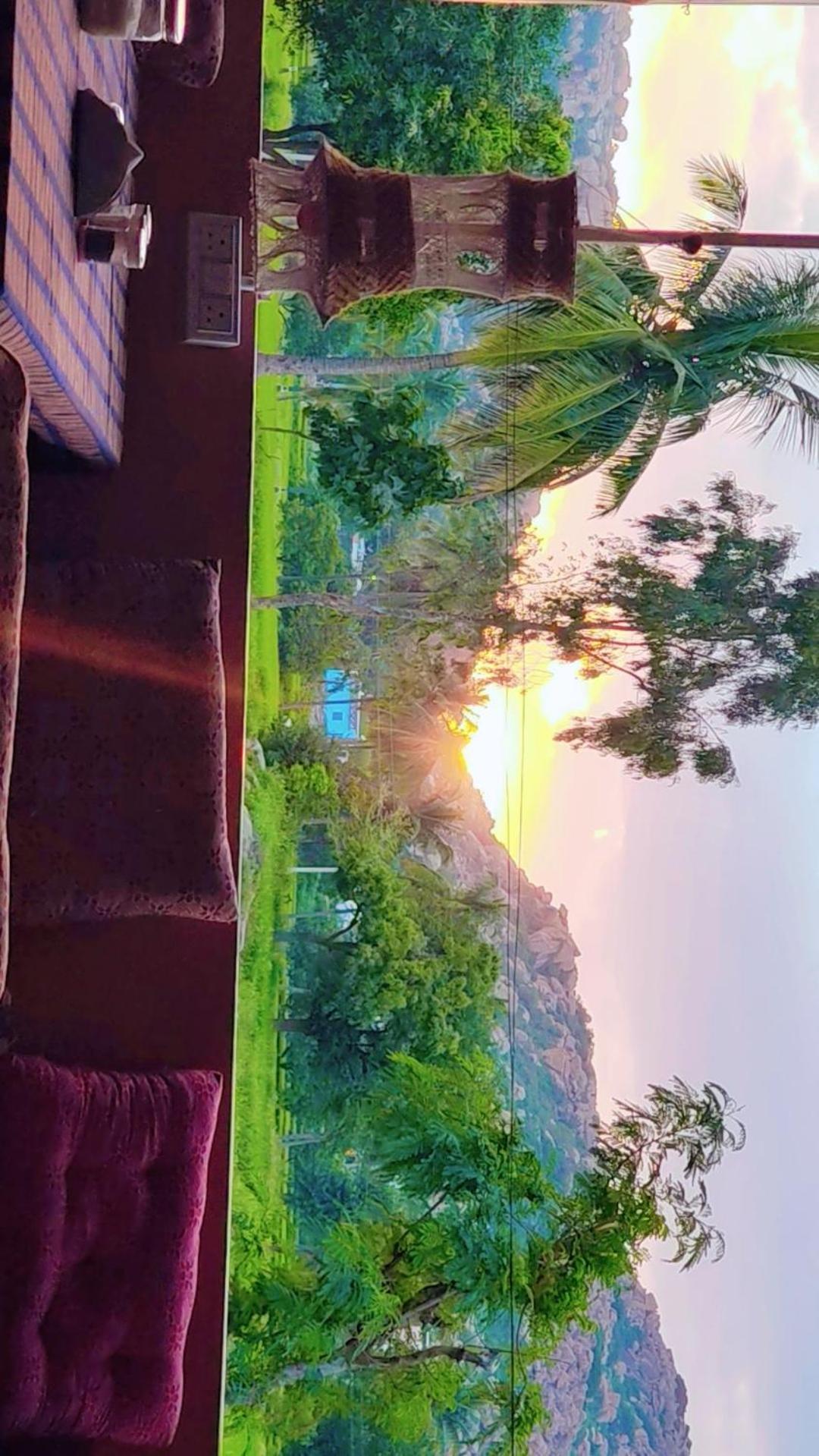 Om Shanti Om Home Stay & Cafe Hampi Esterno foto