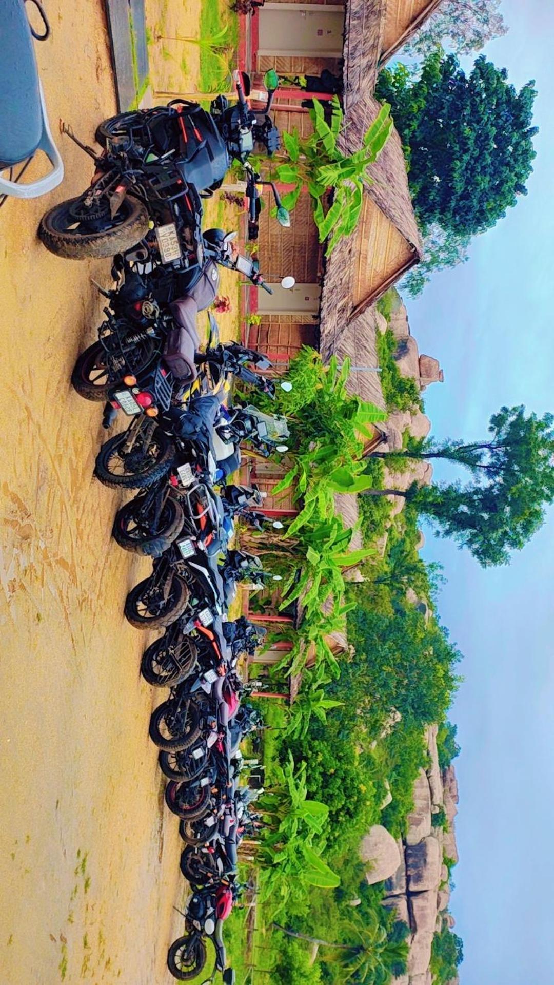 Om Shanti Om Home Stay & Cafe Hampi Esterno foto