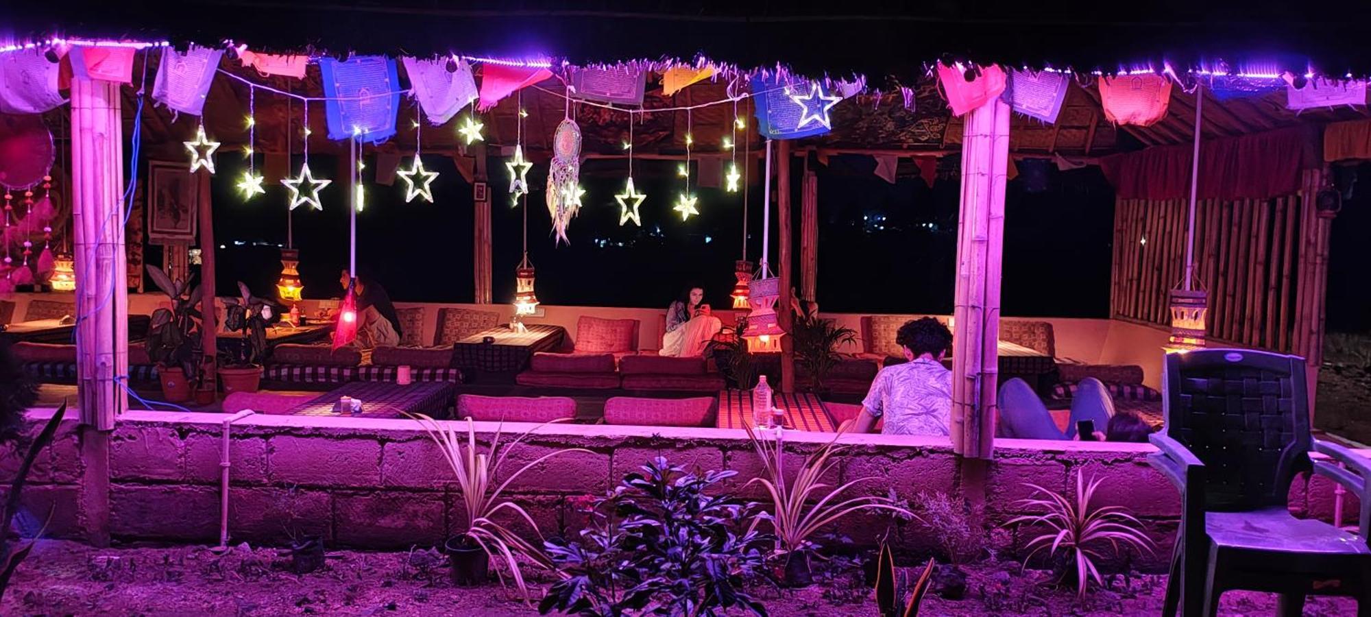 Om Shanti Om Home Stay & Cafe Hampi Esterno foto