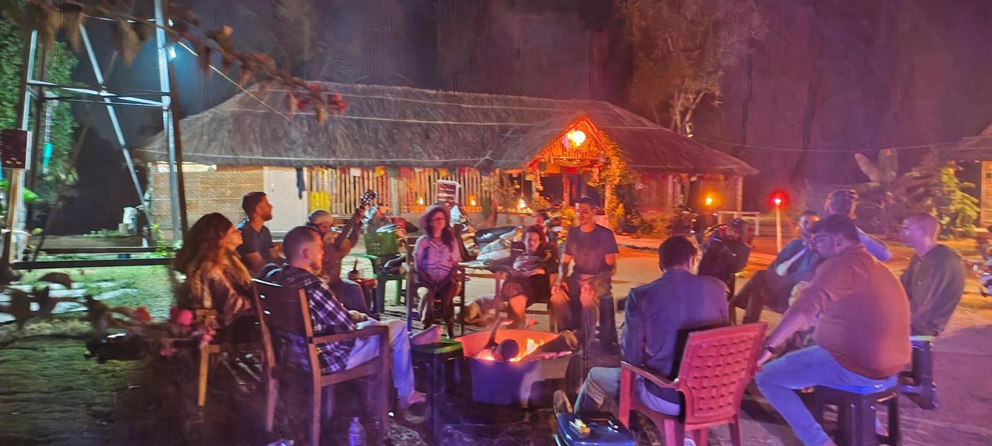 Om Shanti Om Home Stay & Cafe Hampi Esterno foto