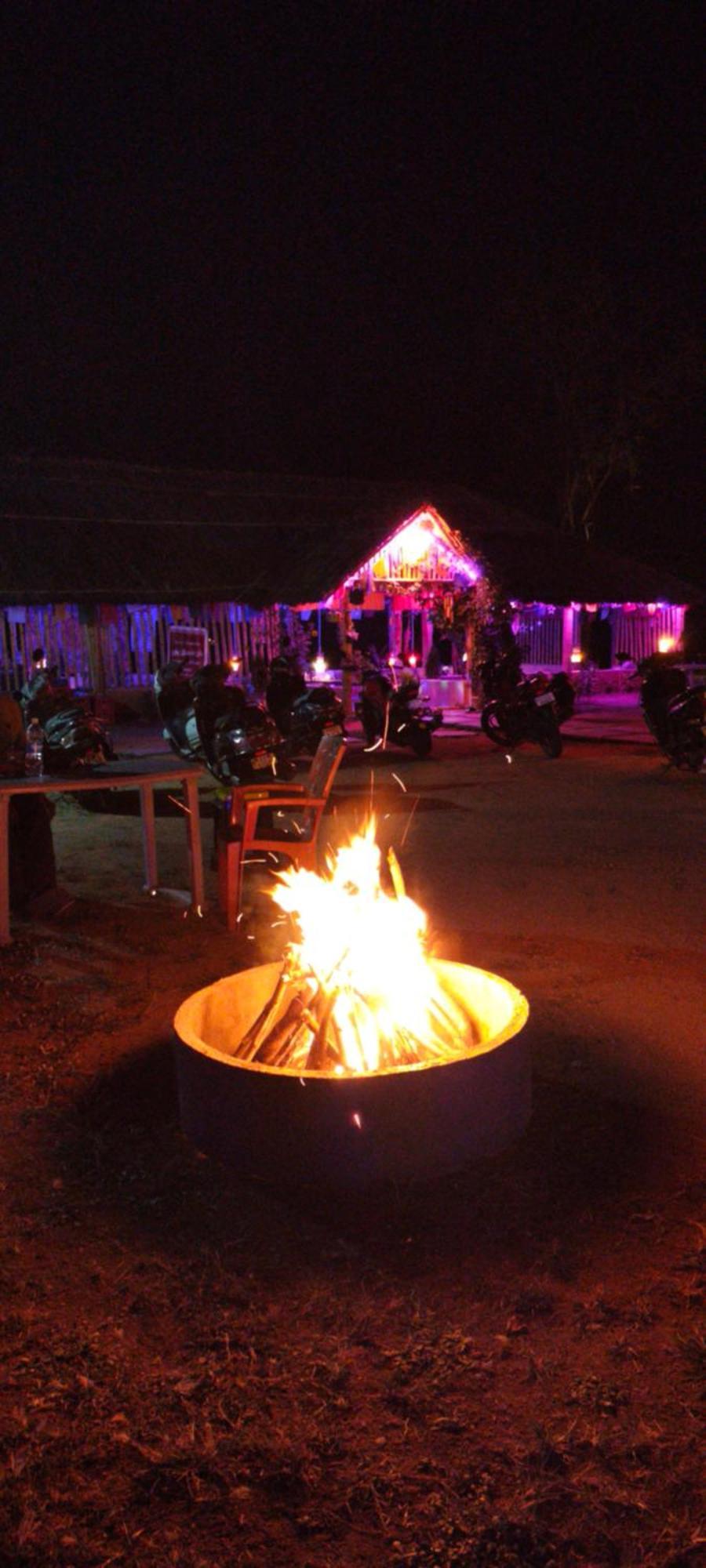 Om Shanti Om Home Stay & Cafe Hampi Esterno foto