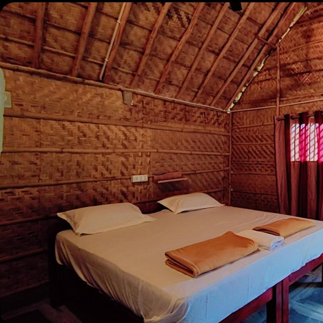 Om Shanti Om Home Stay & Cafe Hampi Esterno foto