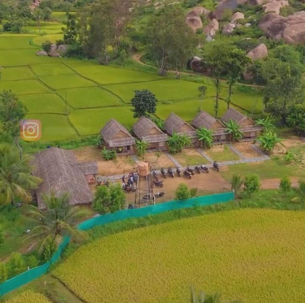 Om Shanti Om Home Stay & Cafe Hampi Esterno foto